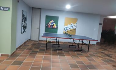 apartamento en arriendo en prados del este. Cod A11198