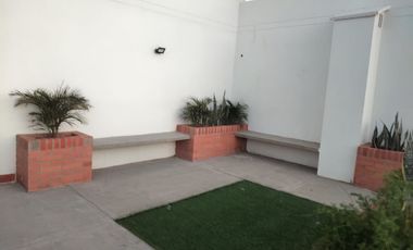 apartamento en arriendo en prados del este. Cod A11198
