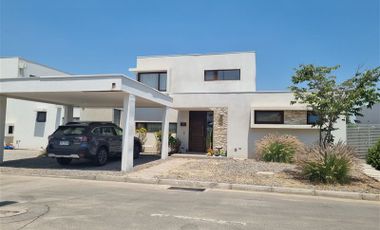 Casa en Arriendo en condominio san anselmo