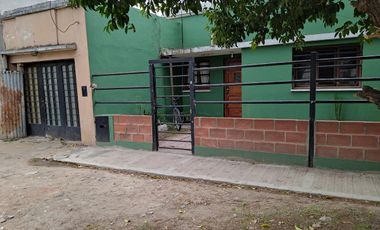 Casa en Venta- Altos de San Lorenzo- a refaccionar- 2 dormitorios - La Plata