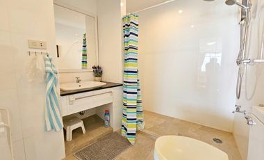 Beachfront Sea View Condo in Hua Hin at Chukamol Condominium