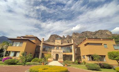 Vendo preciosa propiedad con vista panorámica a las montañas en Tepoztlán Morelo