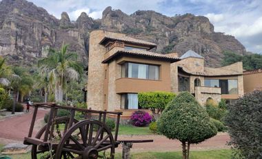 Vendo preciosa propiedad con vista panorámica a las montañas en Tepoztlán Morelo