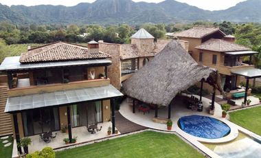 Vendo preciosa propiedad con vista panorámica a las montañas en Tepoztlán Morelo