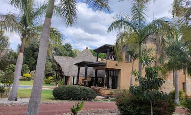 Vendo preciosa propiedad con vista panorámica a las montañas en Tepoztlán Morelo