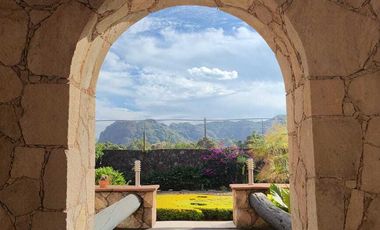 Vendo preciosa propiedad con vista panorámica a las montañas en Tepoztlán Morelo
