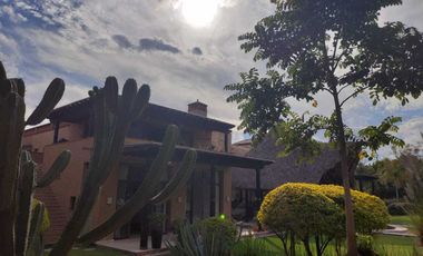 Vendo preciosa propiedad con vista panorámica a las montañas en Tepoztlán Morelo