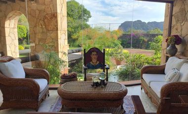 Vendo preciosa propiedad con vista panorámica a las montañas en Tepoztlán Morelo