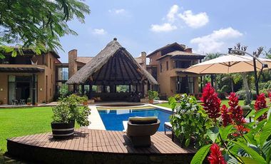 Vendo preciosa propiedad con vista panorámica a las montañas en Tepoztlán Morelo