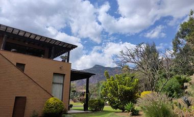 Vendo preciosa propiedad con vista panorámica a las montañas en Tepoztlán Morelo