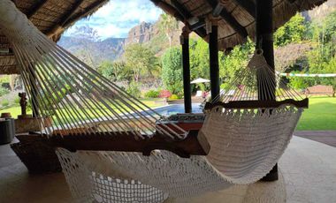 Vendo preciosa propiedad con vista panorámica a las montañas en Tepoztlán Morelo