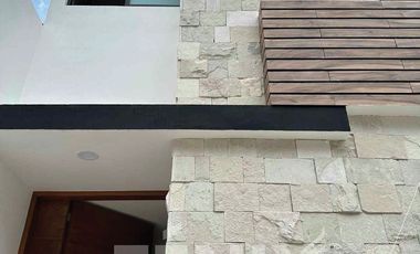 En venta casa con jardín y acabados de lujo en Coatepec