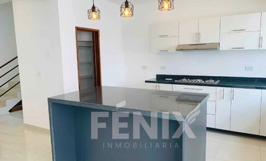 En venta casa con jardín y acabados de lujo en Coatepec