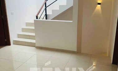 En venta casa con jardín y acabados de lujo en Coatepec