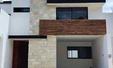 En venta casa con jardín y acabados de lujo en Coatepec