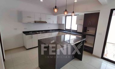 En venta casa con jardín y acabados de lujo en Coatepec