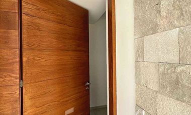 En venta casa con jardín y acabados de lujo en Coatepec