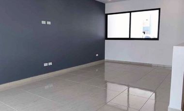 En venta casa con jardín y acabados de lujo en Coatepec