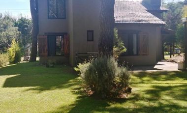 EXCELENTE CASA DE 4 AMBIENTES EN COSTA DEL ESTE