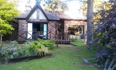 EXCELENTE CASA DE 4 AMBIENTES EN COSTA DEL ESTE