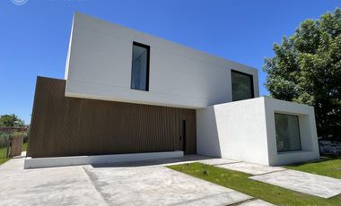 Casa de categoría y diseño arq con 4 dormitorios y pileta - Haras Santa Maria - Escobar