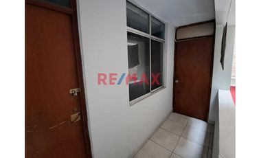 Ocasion! En Venta Casa De 4 Pisos  Ideal Para Familia Que Desee Vivir De Sus Rentas - Sjm
