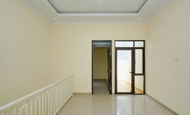 Rumah 10 menit ke Plaza Taman Harapan Baru SHM Hadap Utara J-35820