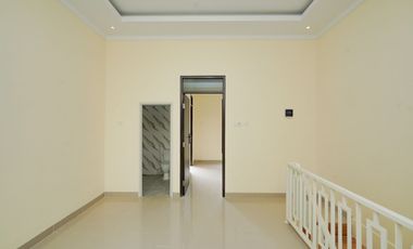 Rumah 10 menit ke Plaza Taman Harapan Baru SHM Hadap Utara J-35820