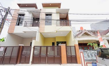 Rumah 10 menit ke Plaza Taman Harapan Baru SHM Hadap Utara J-35820