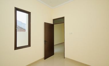 Rumah 10 menit ke Plaza Taman Harapan Baru SHM Hadap Utara J-35820