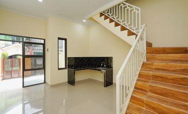Rumah 10 menit ke Plaza Taman Harapan Baru SHM Hadap Utara J-35820