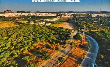 Encuentra el terreno perfecto para tu proyecto en avenida Cristóbal Colón en Mazatlán.