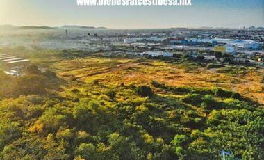 Encuentra el terreno perfecto para tu proyecto en avenida Cristóbal Colón en Mazatlán.