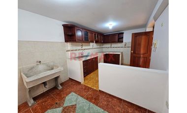 Venta De Casa En Esquina Frente A Parque A Una Cuadra De La Av. Villarreal