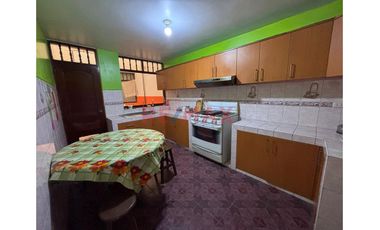 Venta De Casa En Esquina Frente A Parque A Una Cuadra De La Av. Villarreal