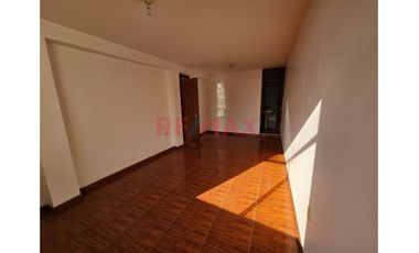 Venta De Casa En Esquina Frente A Parque A Una Cuadra De La Av. Villarreal