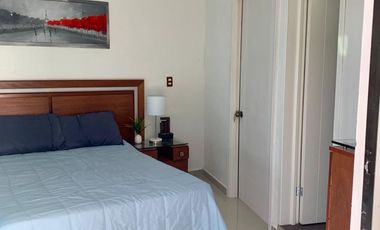 Casa con departamento y local en La Media Luna