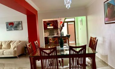 Casa con departamento y local en La Media Luna