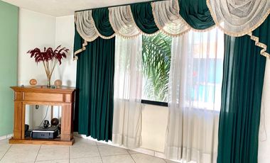 Casa con departamento y local en La Media Luna