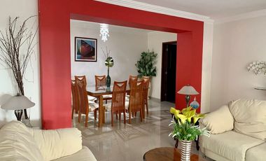 Casa con departamento y local en La Media Luna