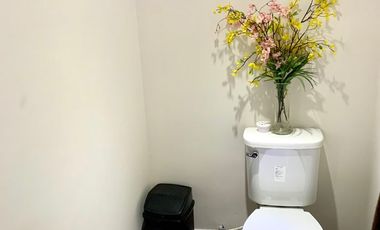 Casa con departamento y local en La Media Luna