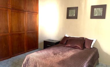 Casa con departamento y local en La Media Luna