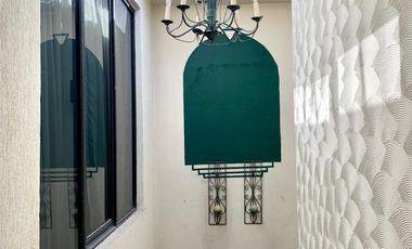 Casa con departamento y local en La Media Luna