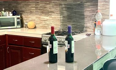 Casa con departamento y local en La Media Luna