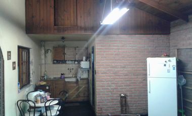 CASA DE 4 AMBIENTES MAS DEPARTAMENTO DE 3 AMBIENTES