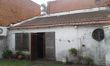 CASA DE 4 AMBIENTES MAS DEPARTAMENTO DE 3 AMBIENTES