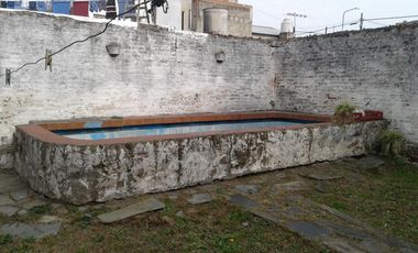 CASA DE 4 AMBIENTES MAS DEPARTAMENTO DE 3 AMBIENTES