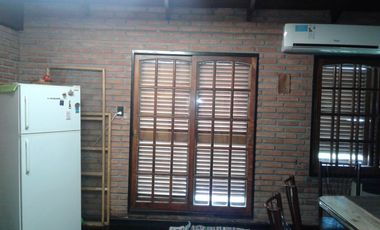 CASA DE 4 AMBIENTES MAS DEPARTAMENTO DE 3 AMBIENTES