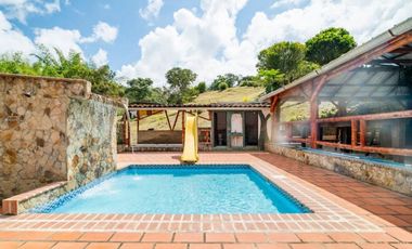 SE VENDE CASA CAMPESTRE EN LA CUMBRE REA 9.900 M2