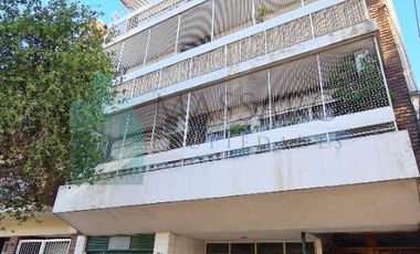 Departamento 3 ambientes con balcón al cta.fte., Liniers.